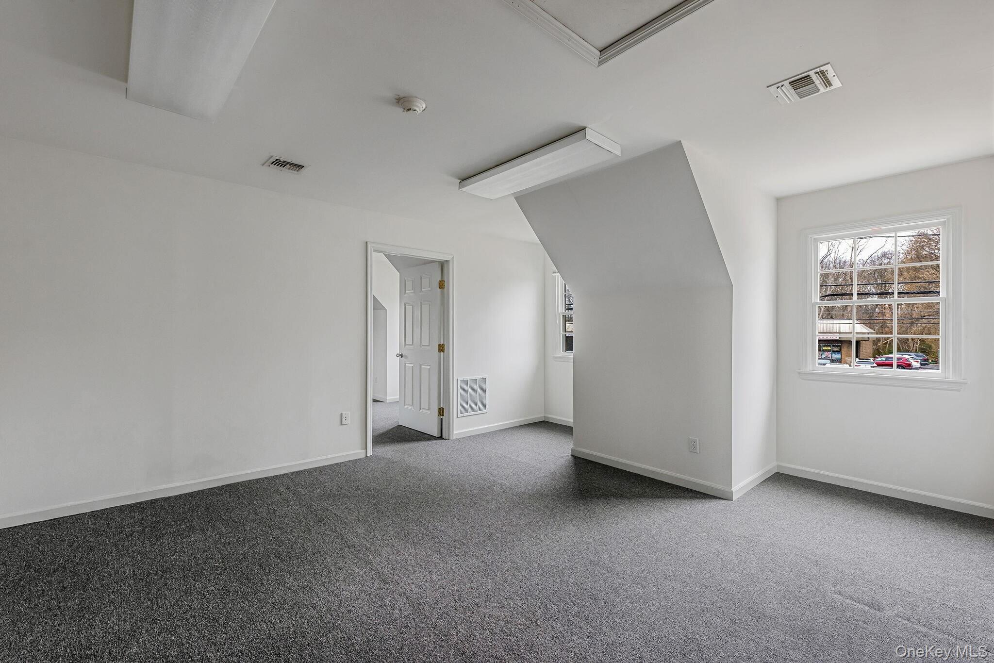 #9 photo, 1360 Montauk Highway, 东长岛 Mastic , NY 11950