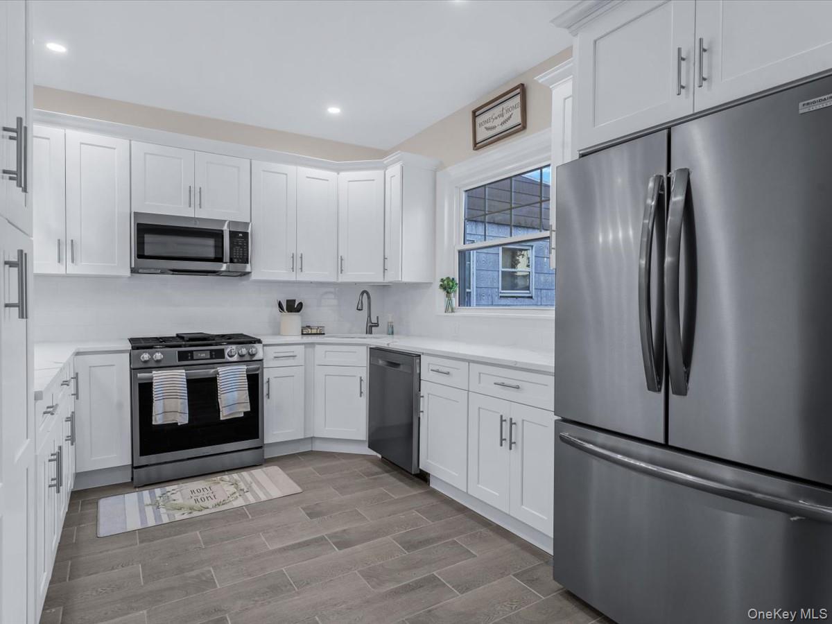 #12 photo, 8049 88th Avenue, कुईंस Woodhaven , NY 11421