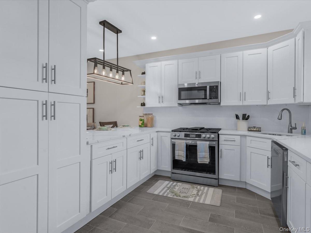 #13 photo, 8049 88th Avenue, कुईंस Woodhaven , NY 11421