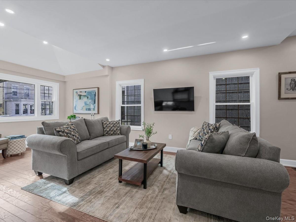 #4 photo, 8049 88th Avenue, कुईंस Woodhaven , NY 11421