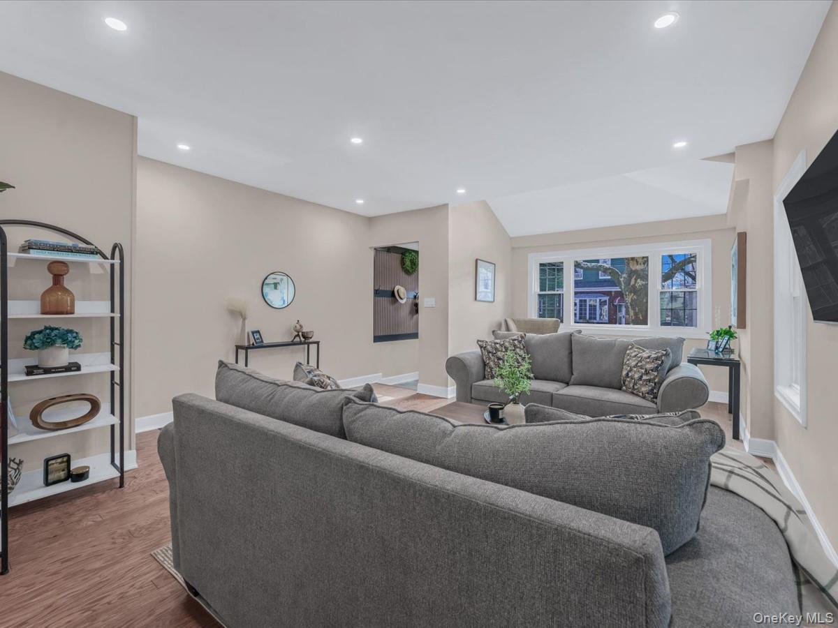 #5 photo, 8049 88th Avenue, कुईंस Woodhaven , NY 11421