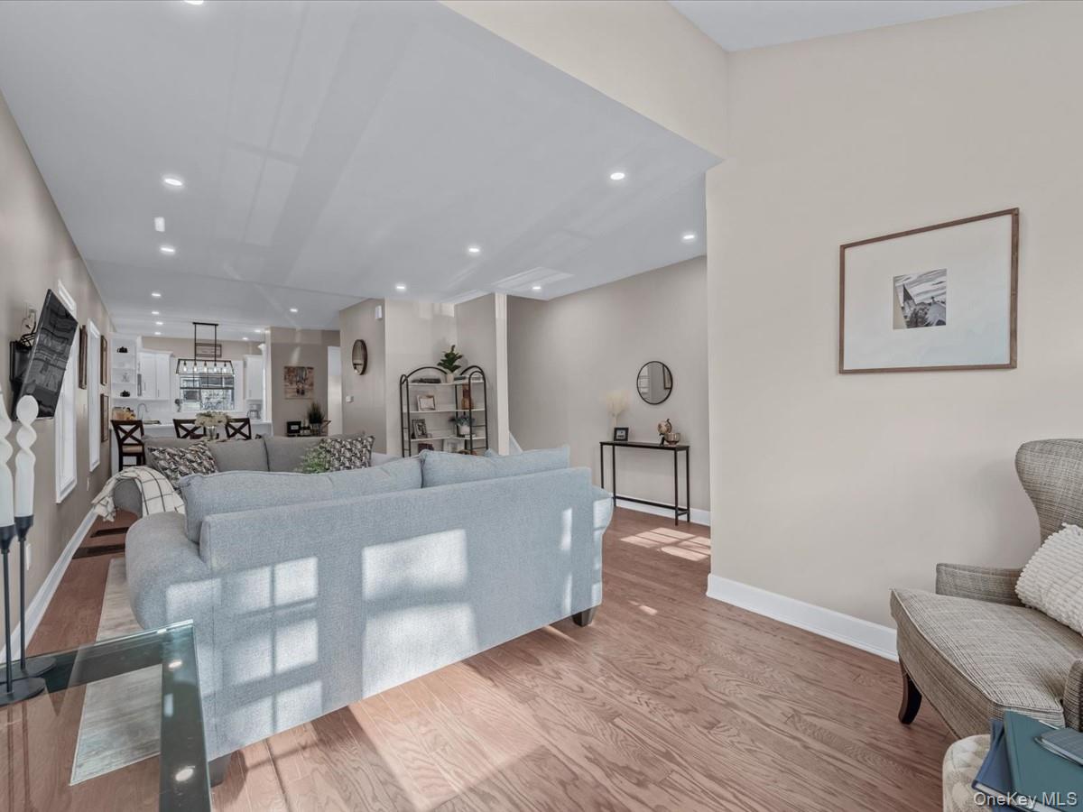 #7 photo, 8049 88th Avenue, कुईंस Woodhaven , NY 11421