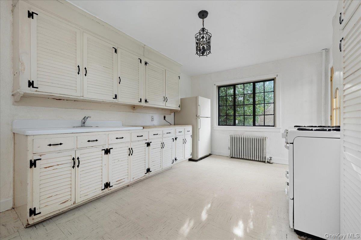 #13 photo, 40 Franklin Court, Garden City , NY 11530