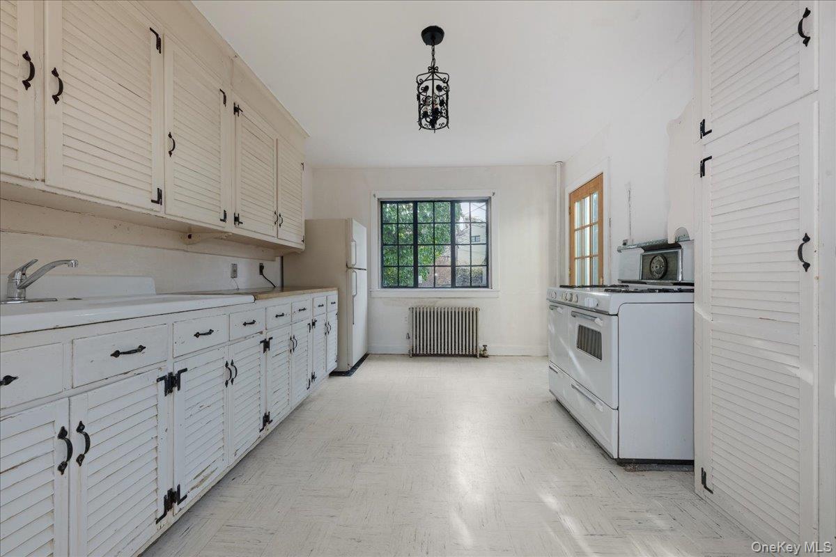 #15 photo, 40 Franklin Court, Garden City , NY 11530