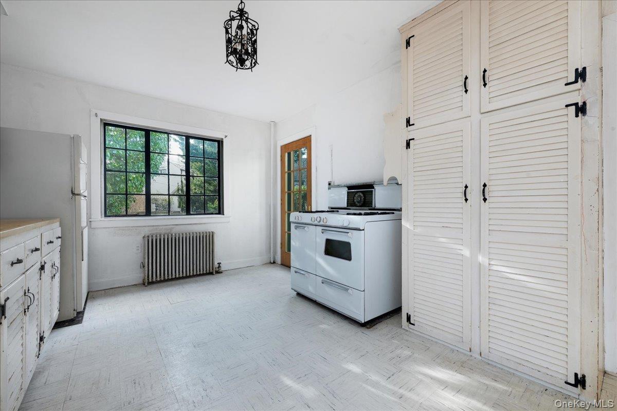 #16 photo, 40 Franklin Court, Garden City , NY 11530