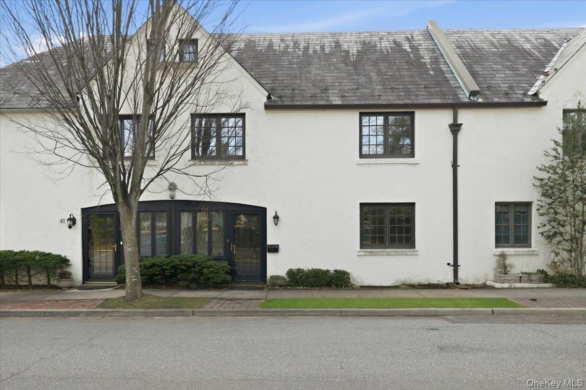 #2 photo, 40 Franklin Court, Garden City , NY 11530