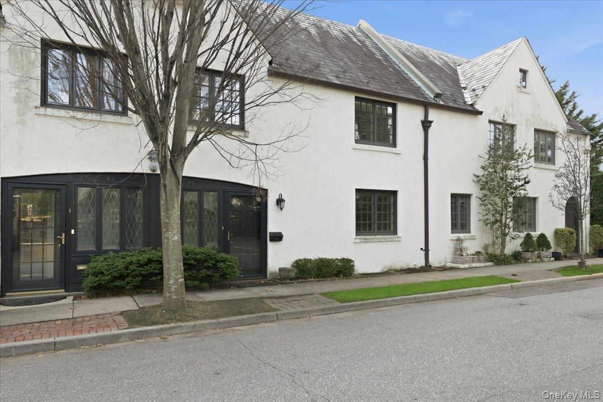 #3 photo, 40 Franklin Court, Garden City , NY 11530