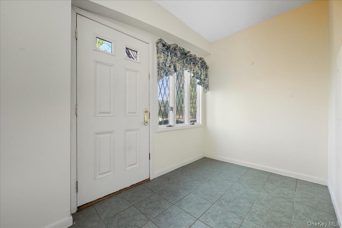 #4 photo, 40 Franklin Court, Garden City , NY 11530