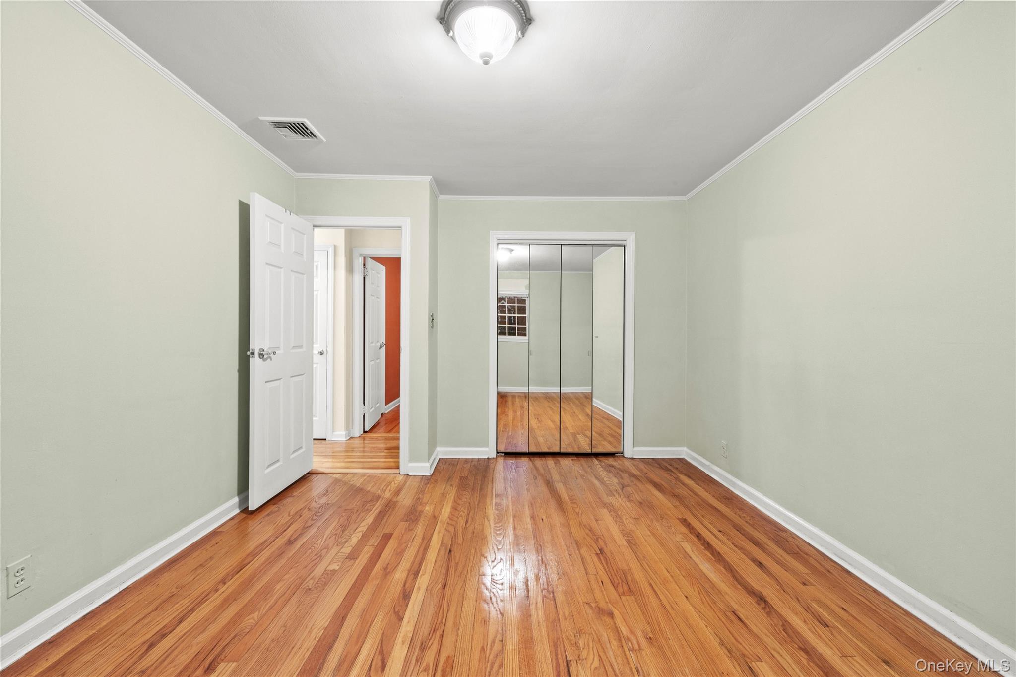 #14 photo, 2474 Margaret Street, नासाउ काउंटी Bellmore , NY 11710