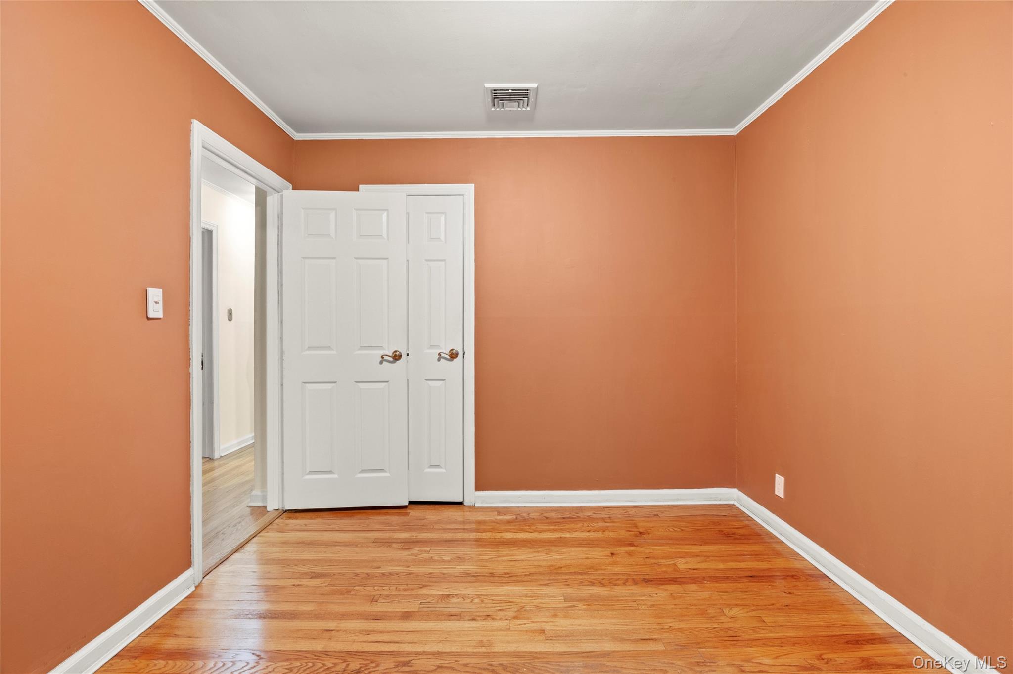 #16 photo, 2474 Margaret Street, नासाउ काउंटी Bellmore , NY 11710