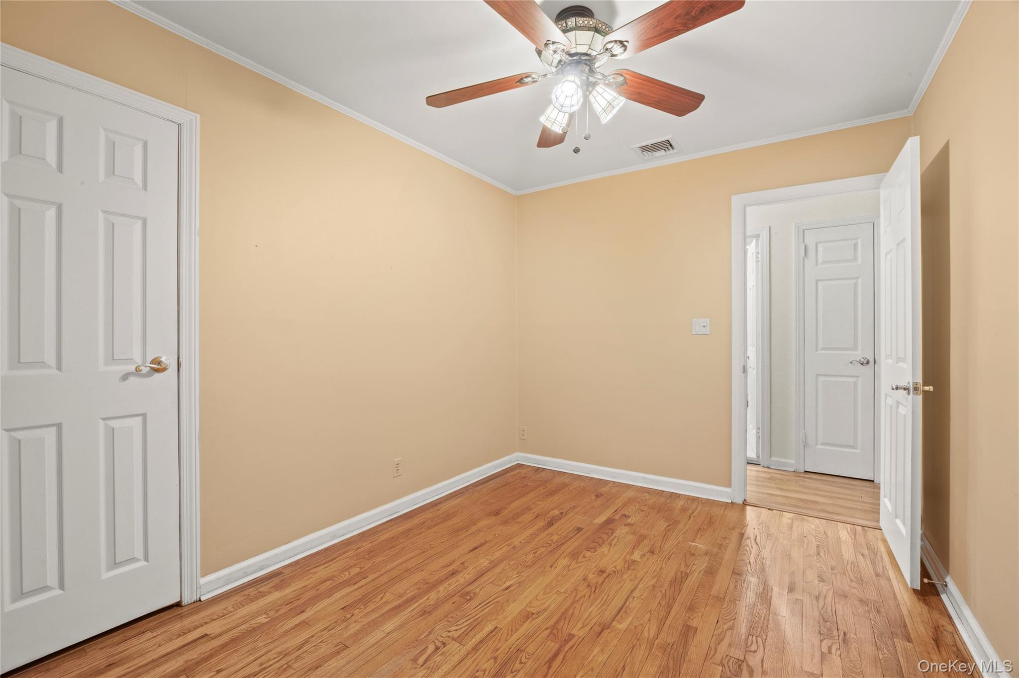 #18 photo, 2474 Margaret Street, नासाउ काउंटी Bellmore , NY 11710