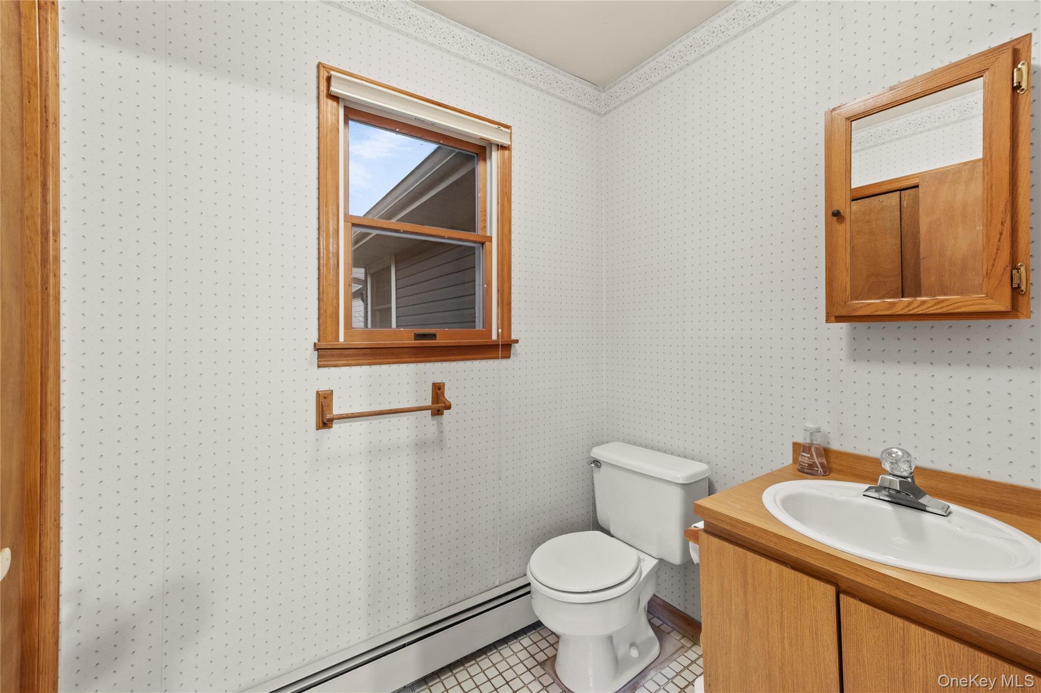 #19 photo, 2474 Margaret Street, नासाउ काउंटी Bellmore , NY 11710