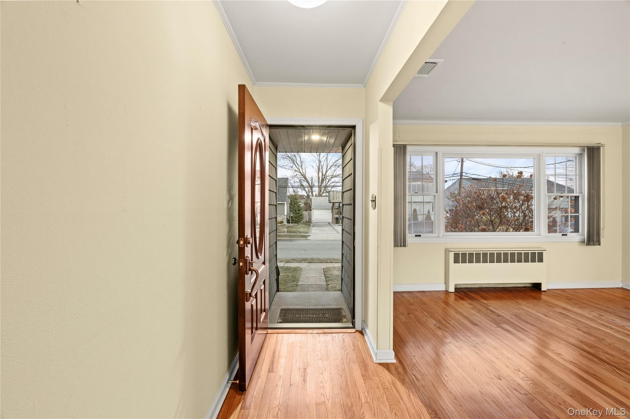 #3 photo, 2474 Margaret Street, नासाउ काउंटी Bellmore , NY 11710