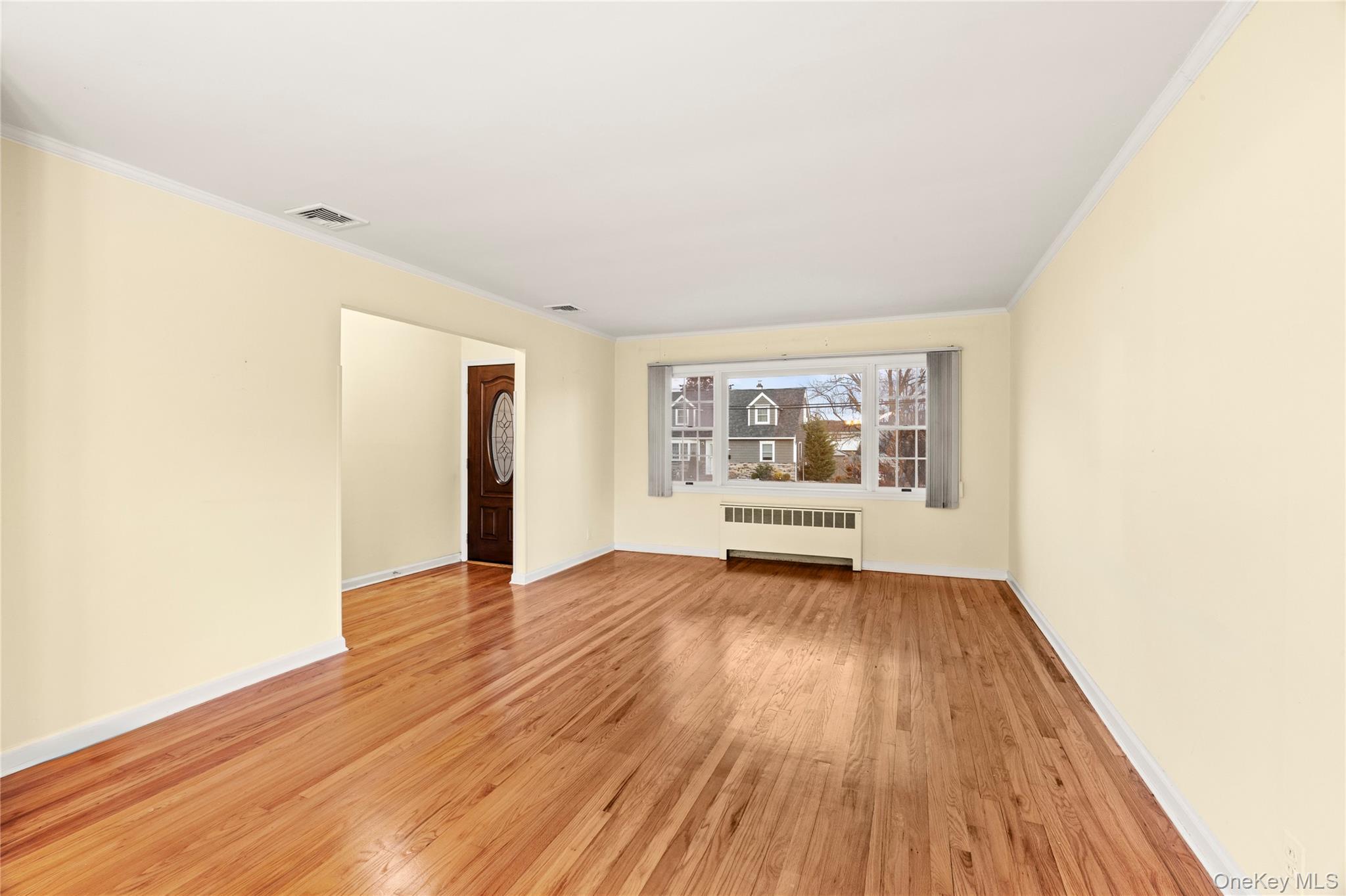 #4 photo, 2474 Margaret Street, नासाउ काउंटी Bellmore , NY 11710