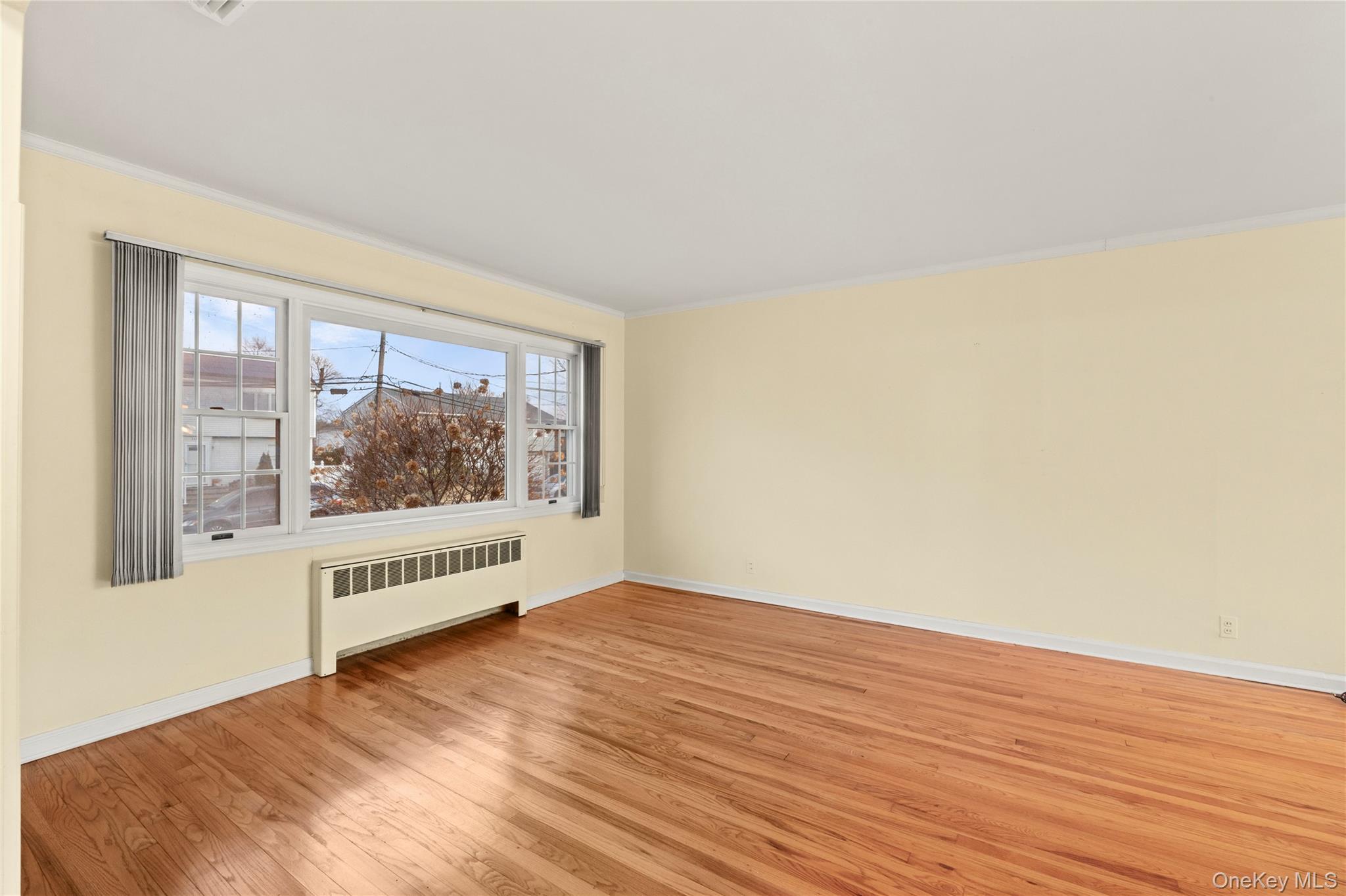 #5 photo, 2474 Margaret Street, नासाउ काउंटी Bellmore , NY 11710