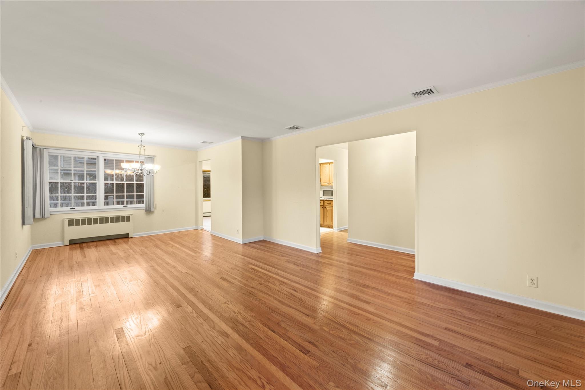 #6 photo, 2474 Margaret Street, नासाउ काउंटी Bellmore , NY 11710