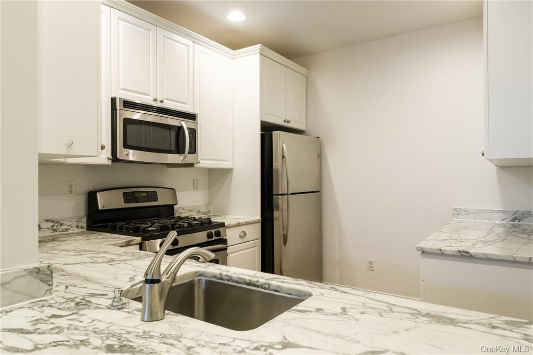 #8 photo, 55 1st Street, Pelham , NY 10803