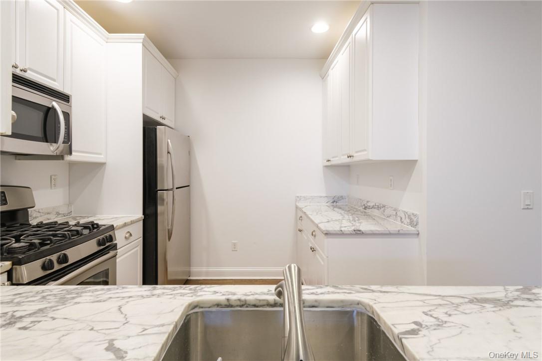 #9 photo, 55 1st Street, Pelham , NY 10803