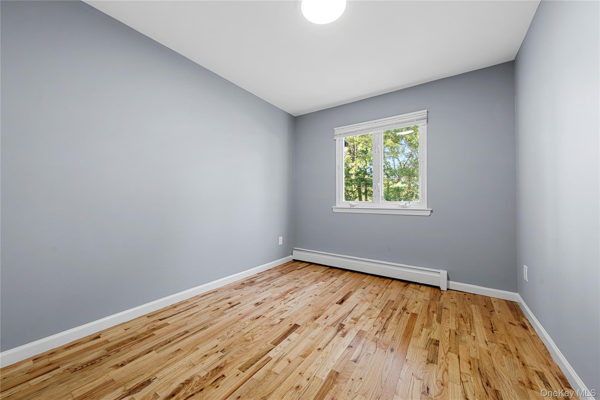 #16 photo, 188 W End Avenue, Shirley , NY 11967