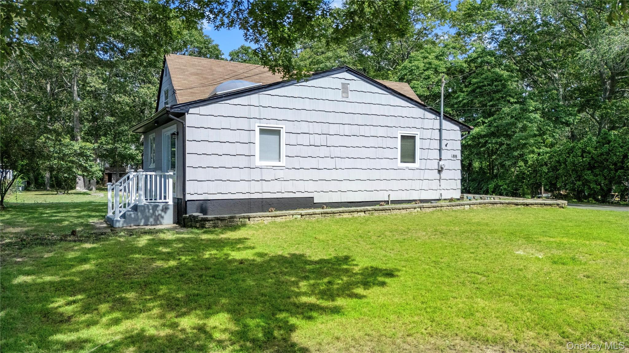 #3 photo, 188 W End Avenue, Shirley , NY 11967