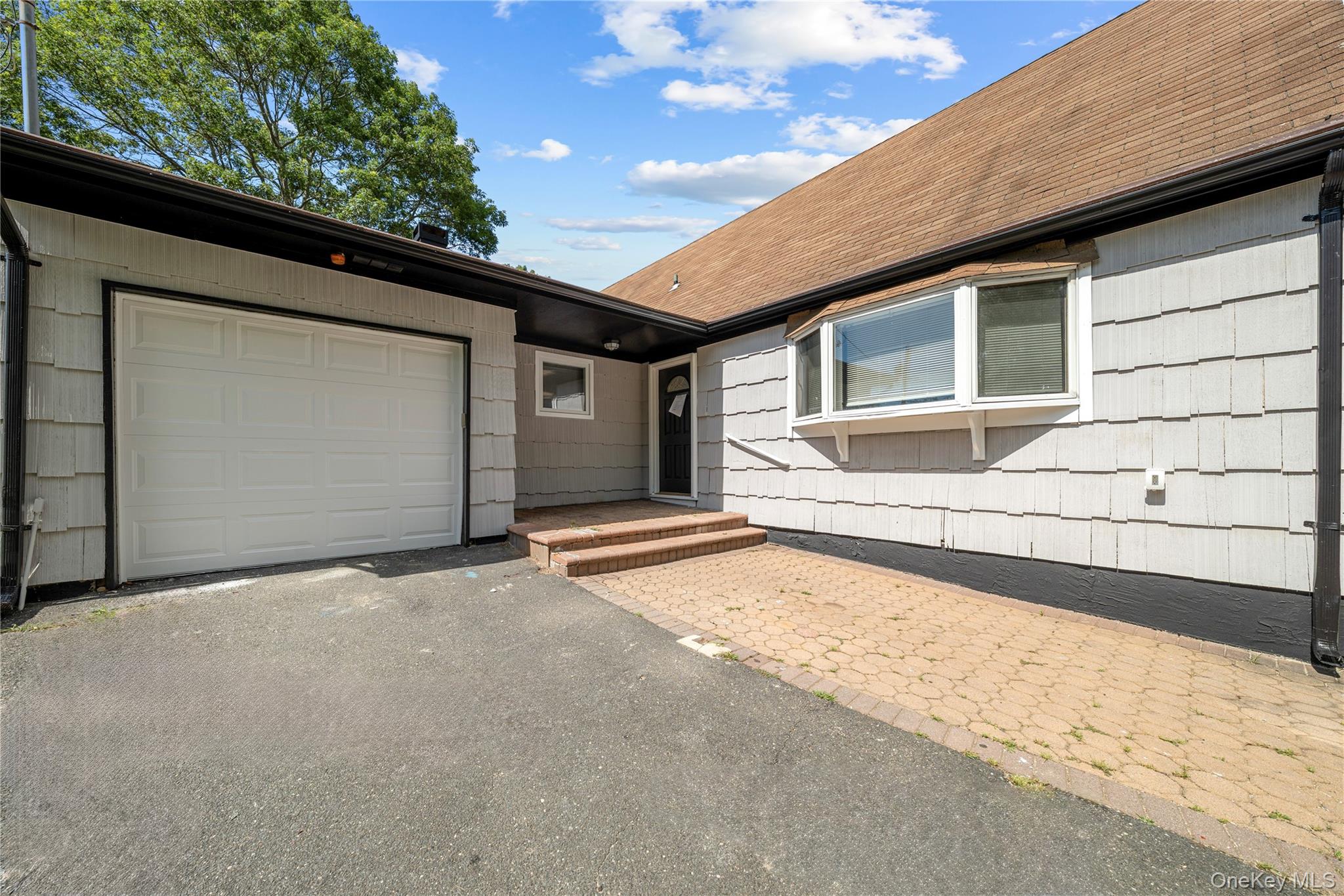 #5 photo, 188 W End Avenue, Shirley , NY 11967