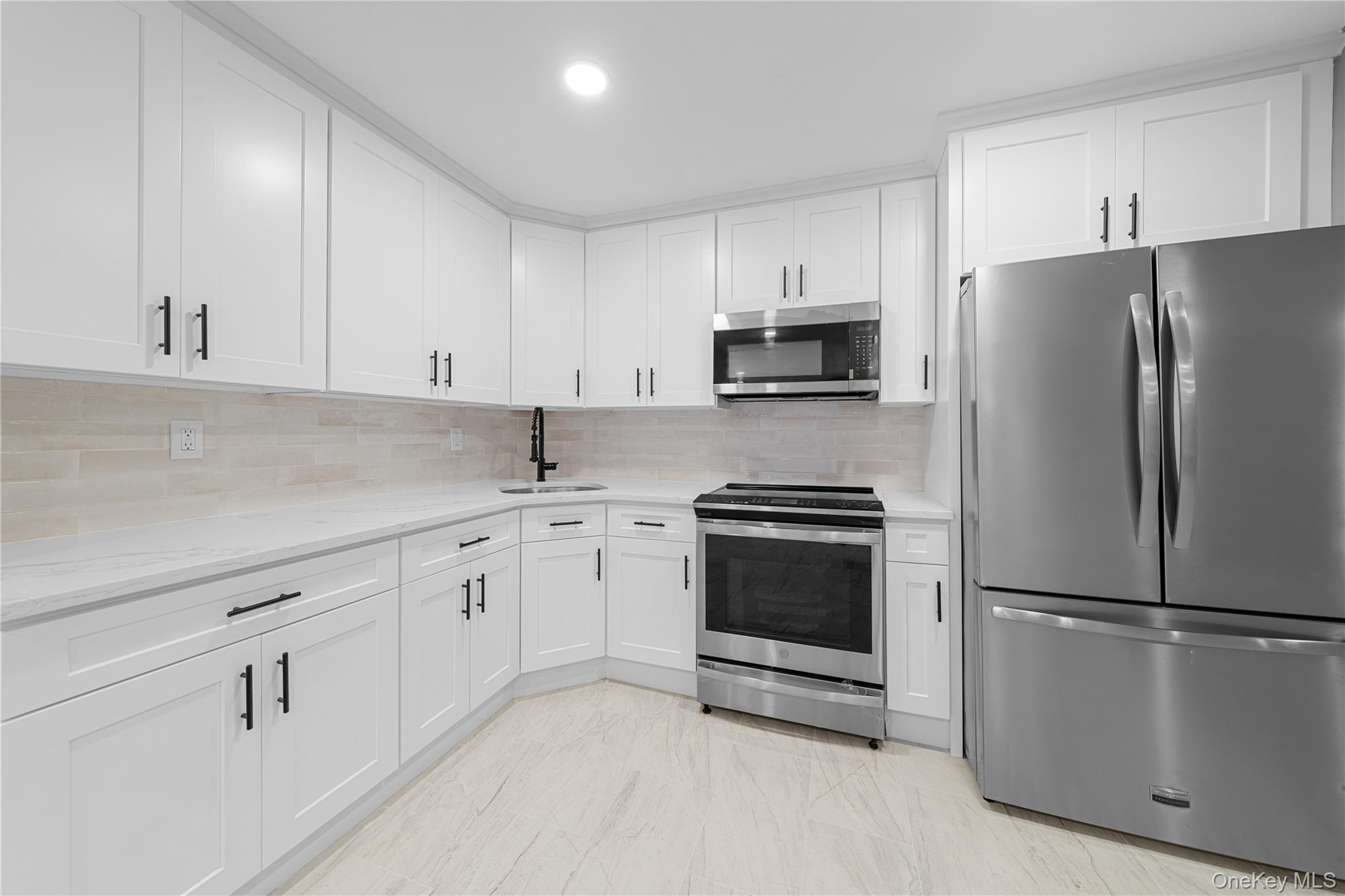 #9 photo, 188 W End Avenue, Shirley , NY 11967