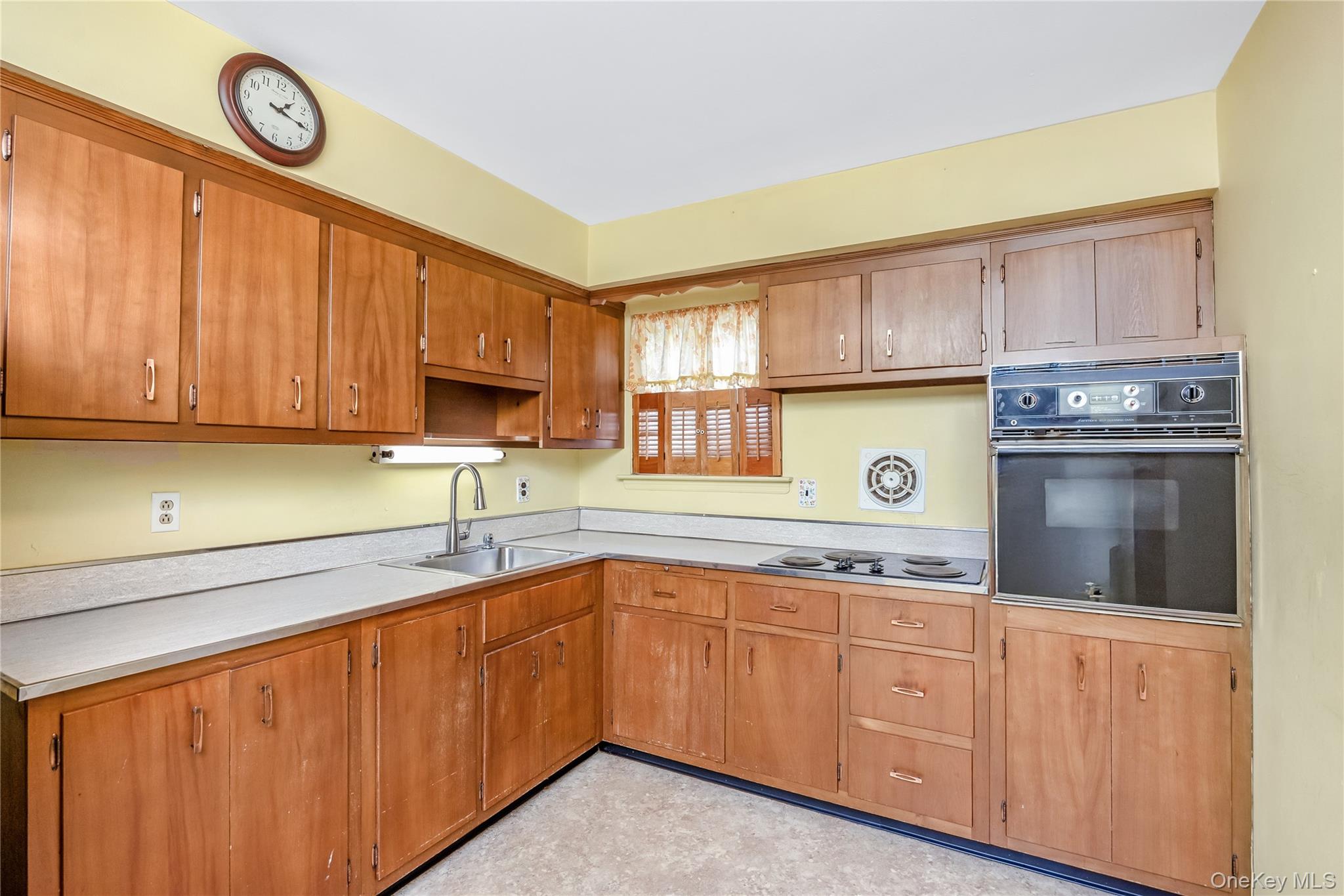 #10 photo, 139 N Cedar Street, नासाउ काउंटी Massapequa , NY 11758