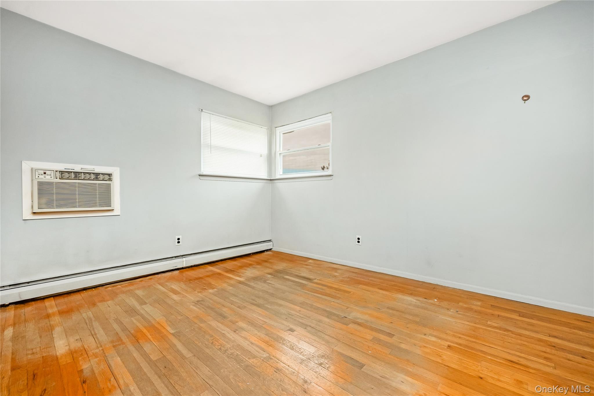 #14 photo, 139 N Cedar Street, नासाउ काउंटी Massapequa , NY 11758