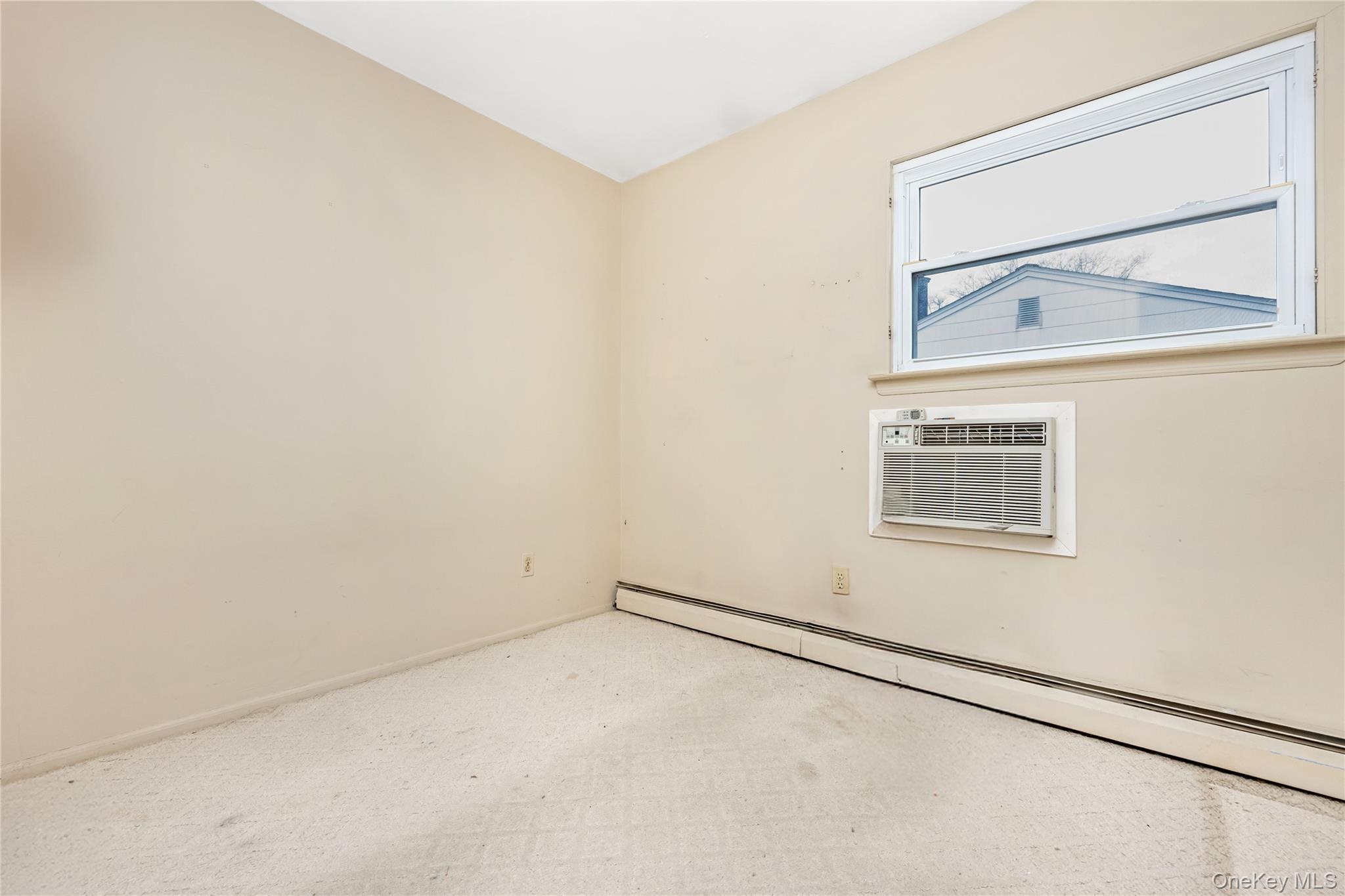 #15 photo, 139 N Cedar Street, नासाउ काउंटी Massapequa , NY 11758