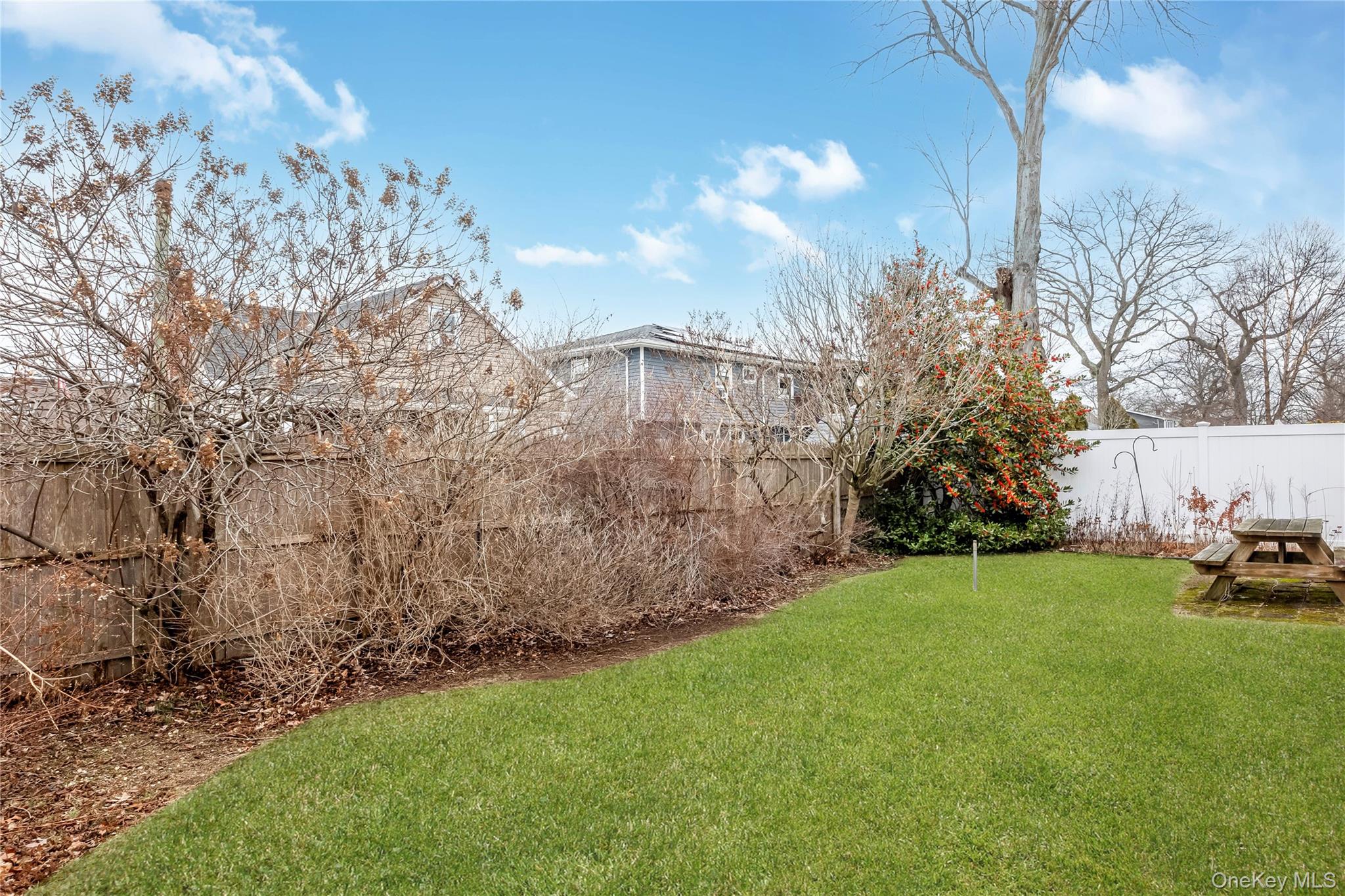 #18 photo, 139 N Cedar Street, नासाउ काउंटी Massapequa , NY 11758