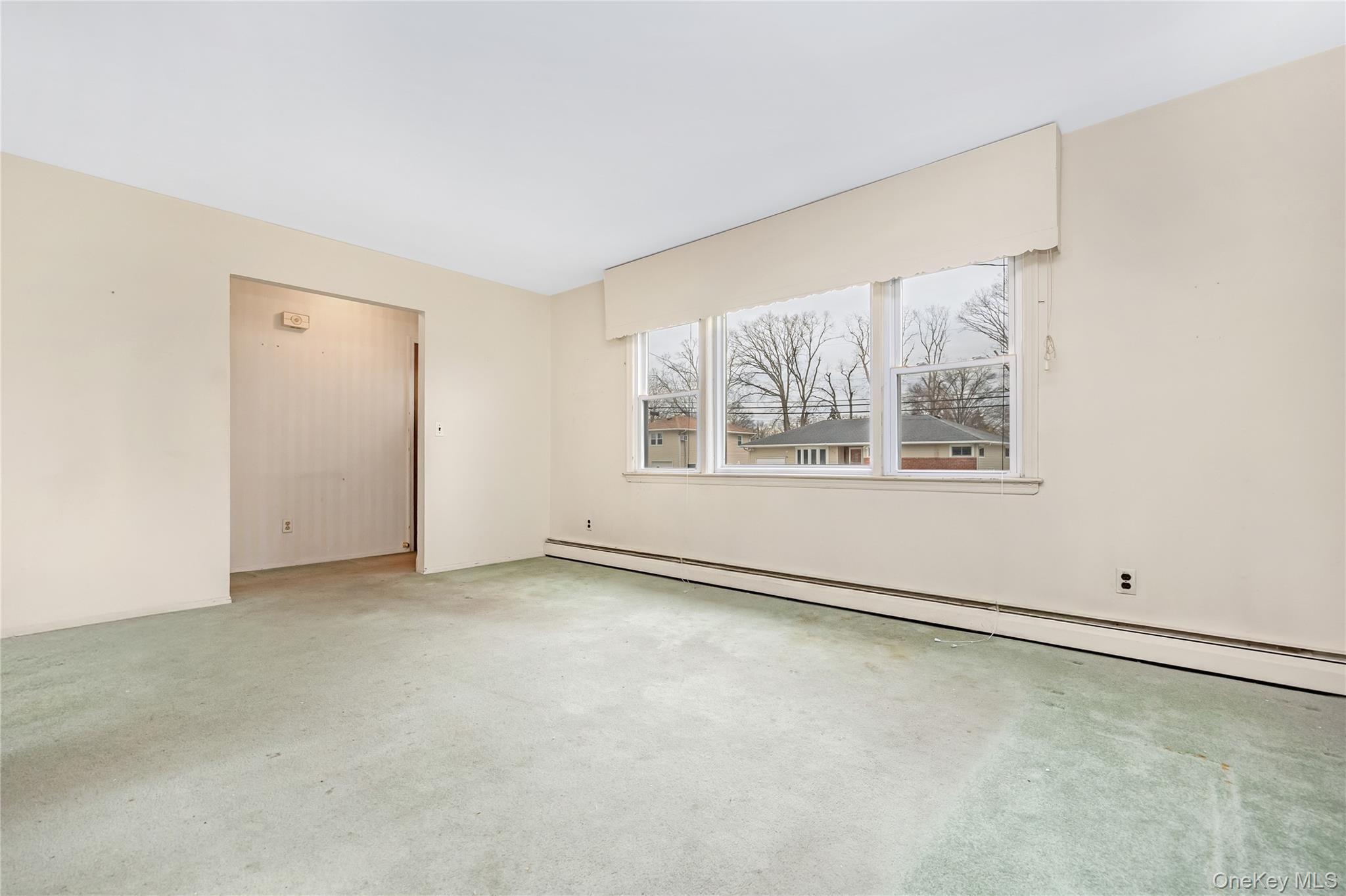 #6 photo, 139 N Cedar Street, नासाउ काउंटी Massapequa , NY 11758