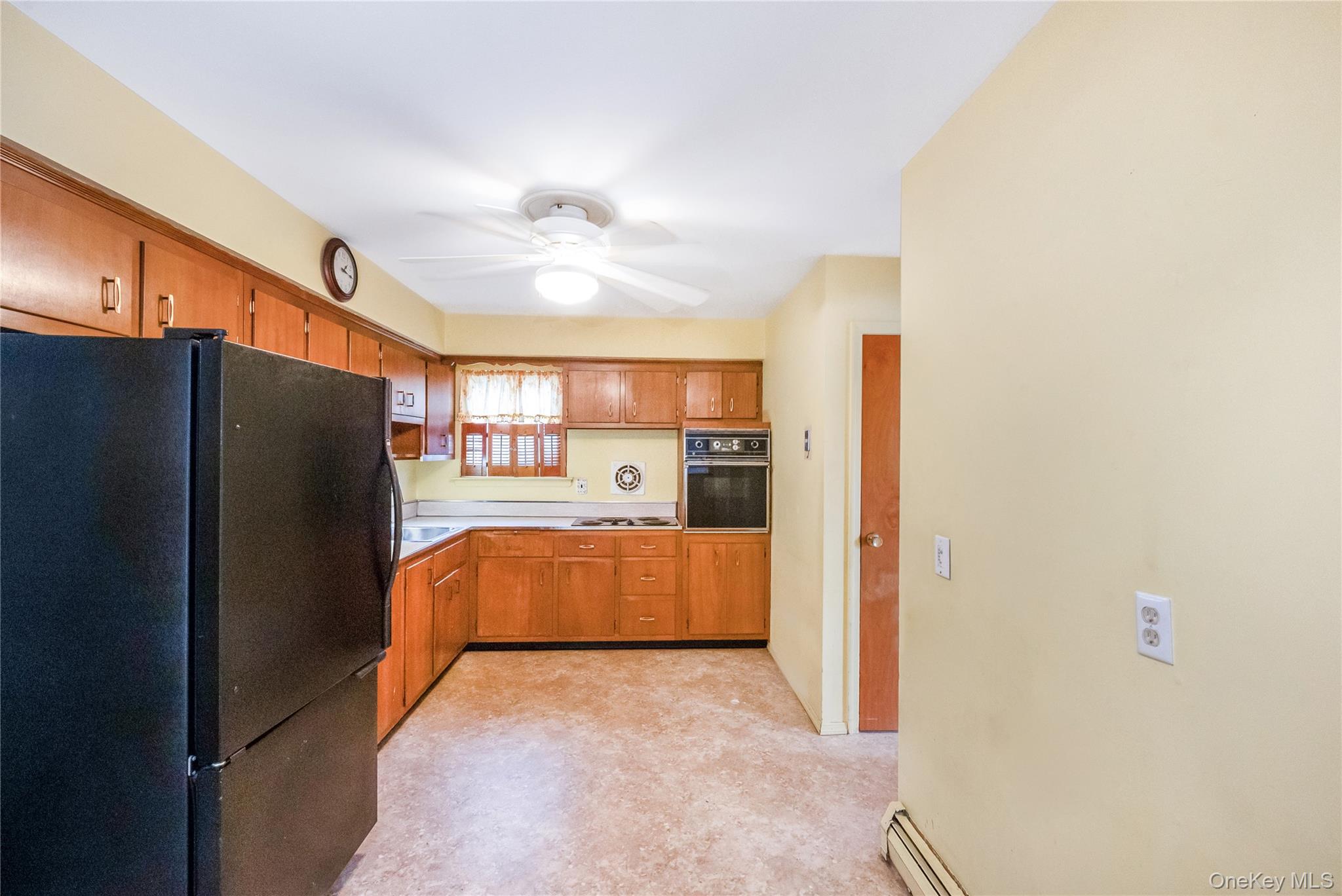 #9 photo, 139 N Cedar Street, नासाउ काउंटी Massapequa , NY 11758