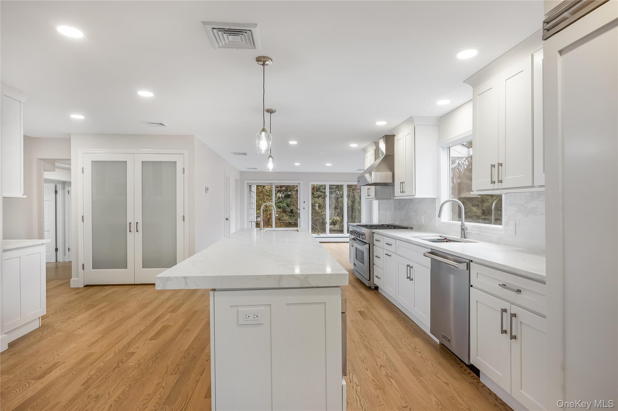 #13 photo, 20 Rolling Drive, Brookville , NY 11545