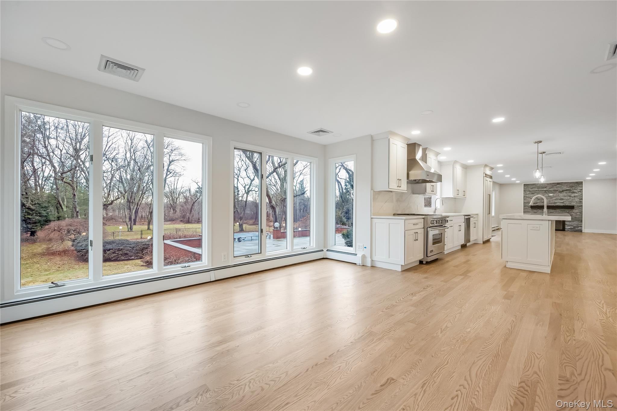 #18 photo, 20 Rolling Drive, Brookville , NY 11545