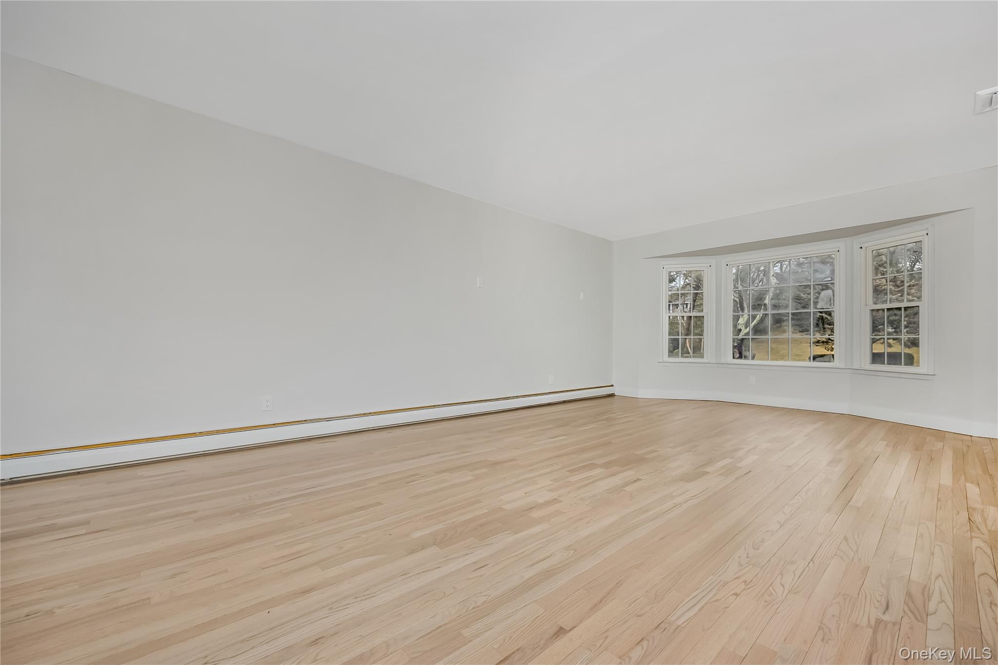 #8 photo, 20 Rolling Drive, Brookville , NY 11545