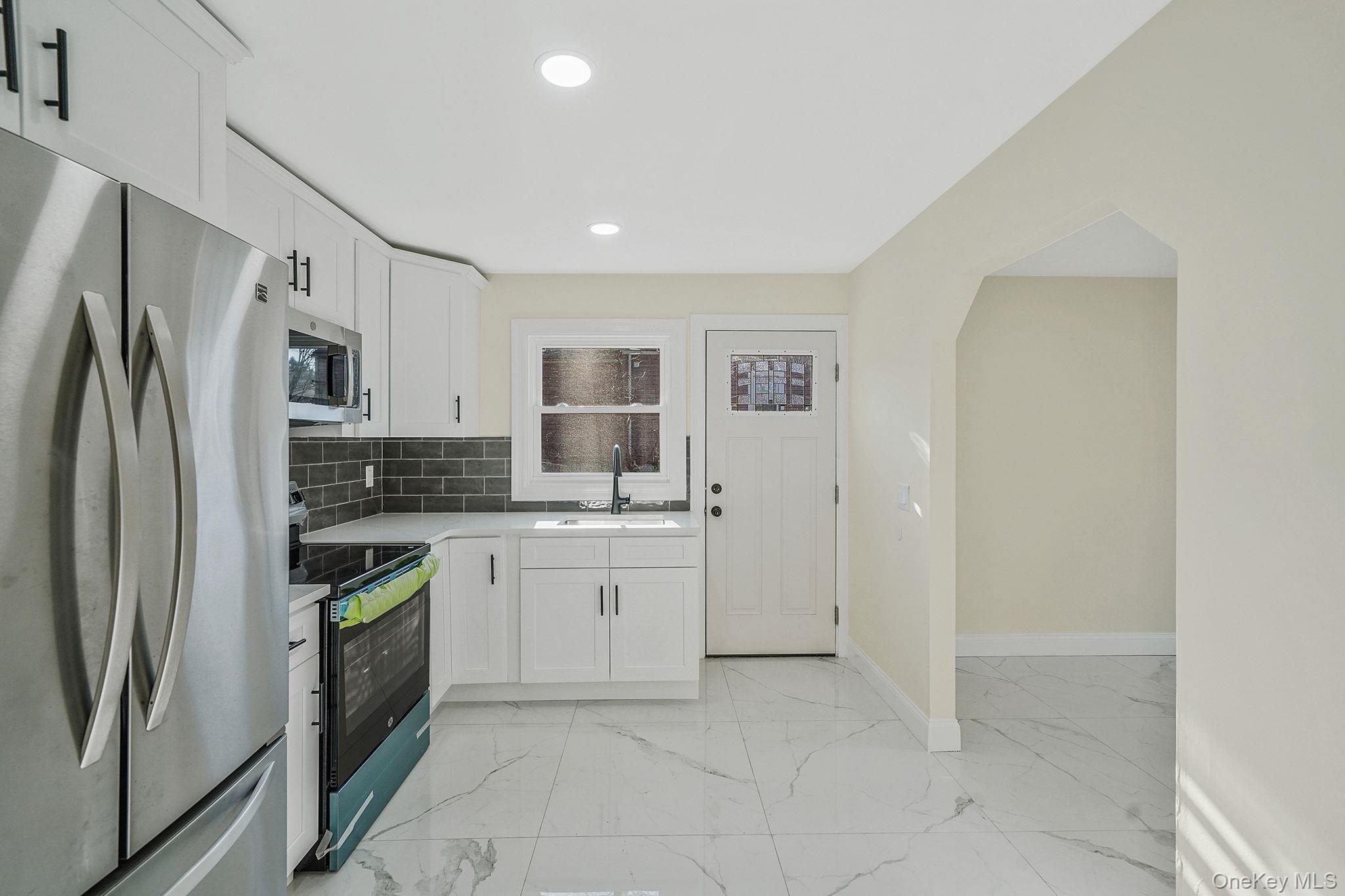 #19 photo, 95 Berkshire Drive, सफ़ोक काउंटी Farmingville , NY 11738