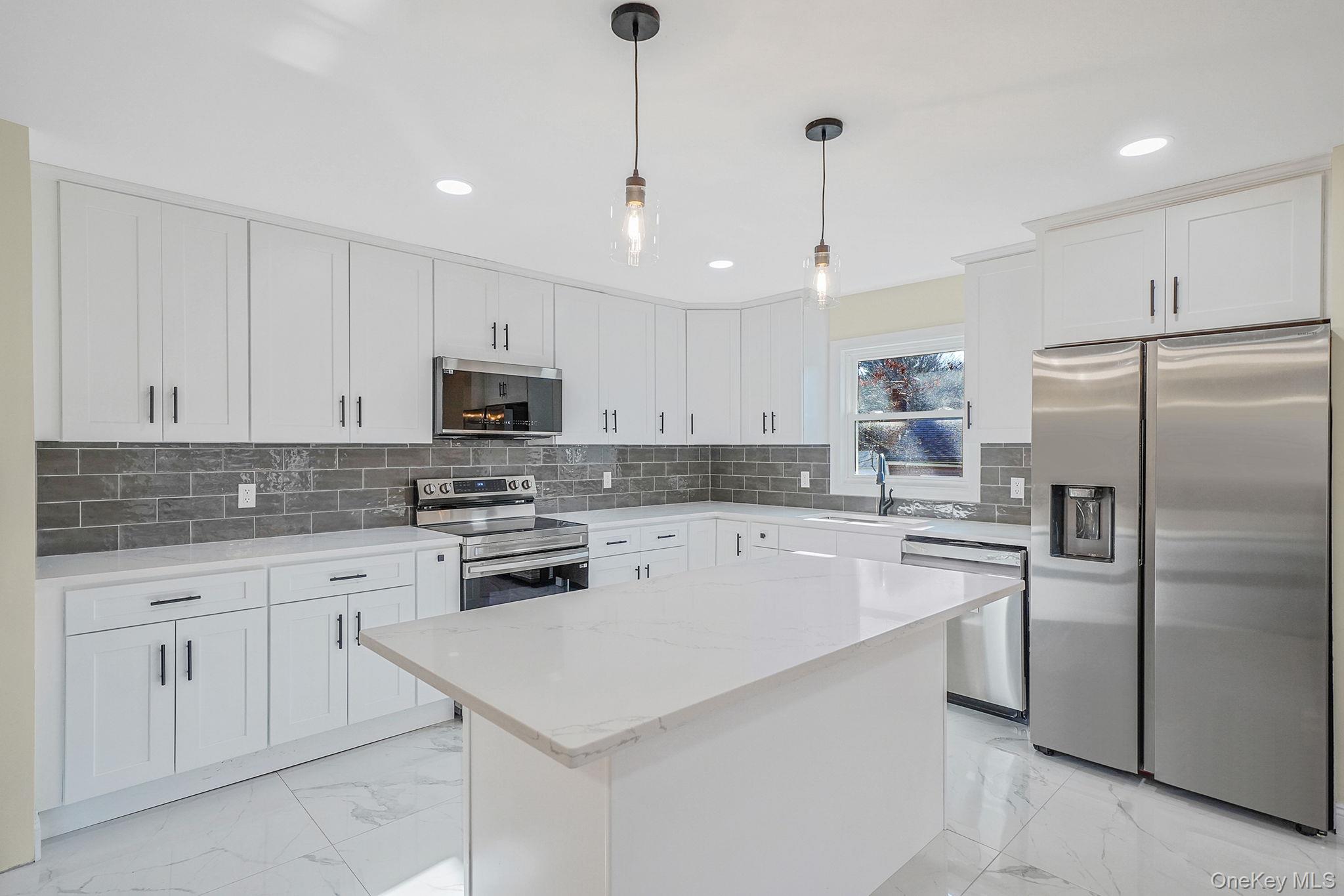 #5 photo, 95 Berkshire Drive, सफ़ोक काउंटी Farmingville , NY 11738