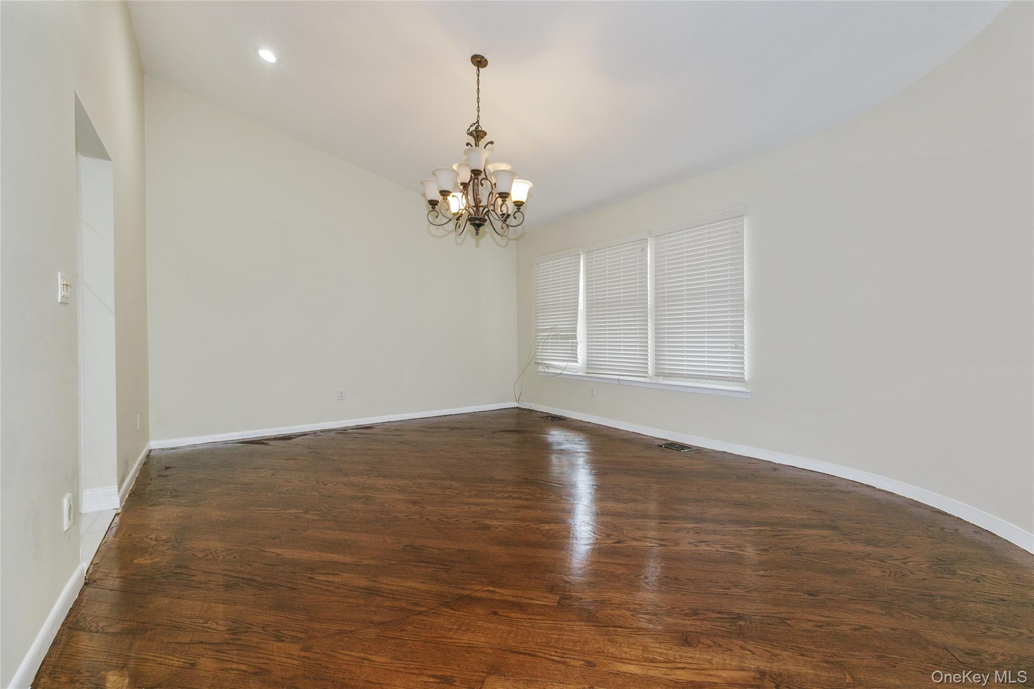 #11 photo, 1 Tiffany Circle, Нассау ‖ Manhasset , NY 11030