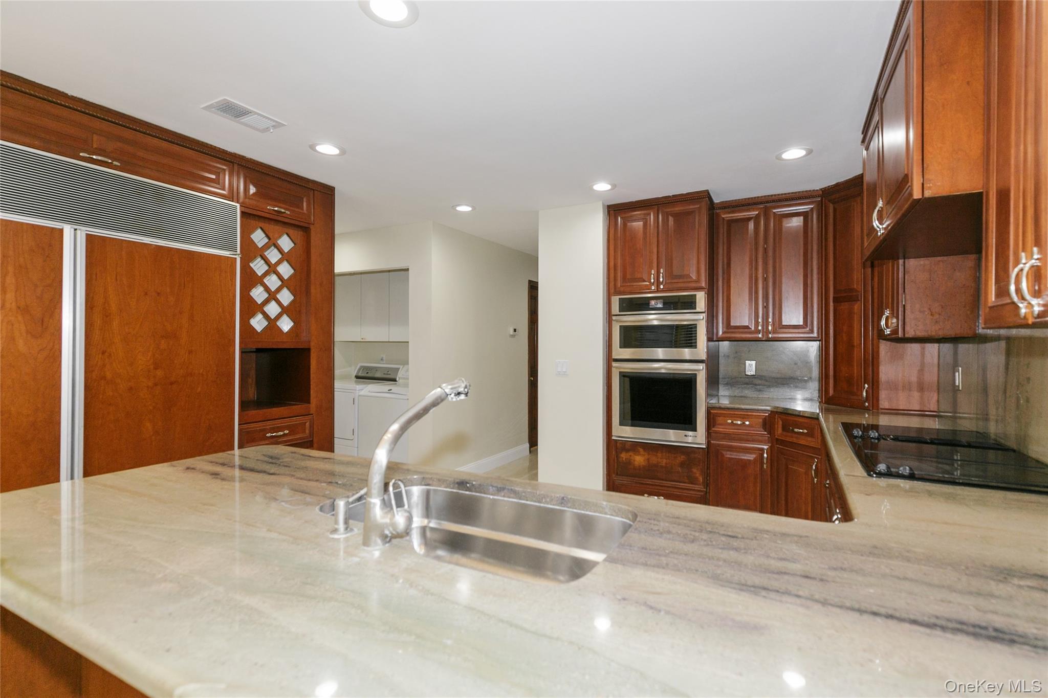 #15 photo, 1 Tiffany Circle, Нассау ‖ Manhasset , NY 11030