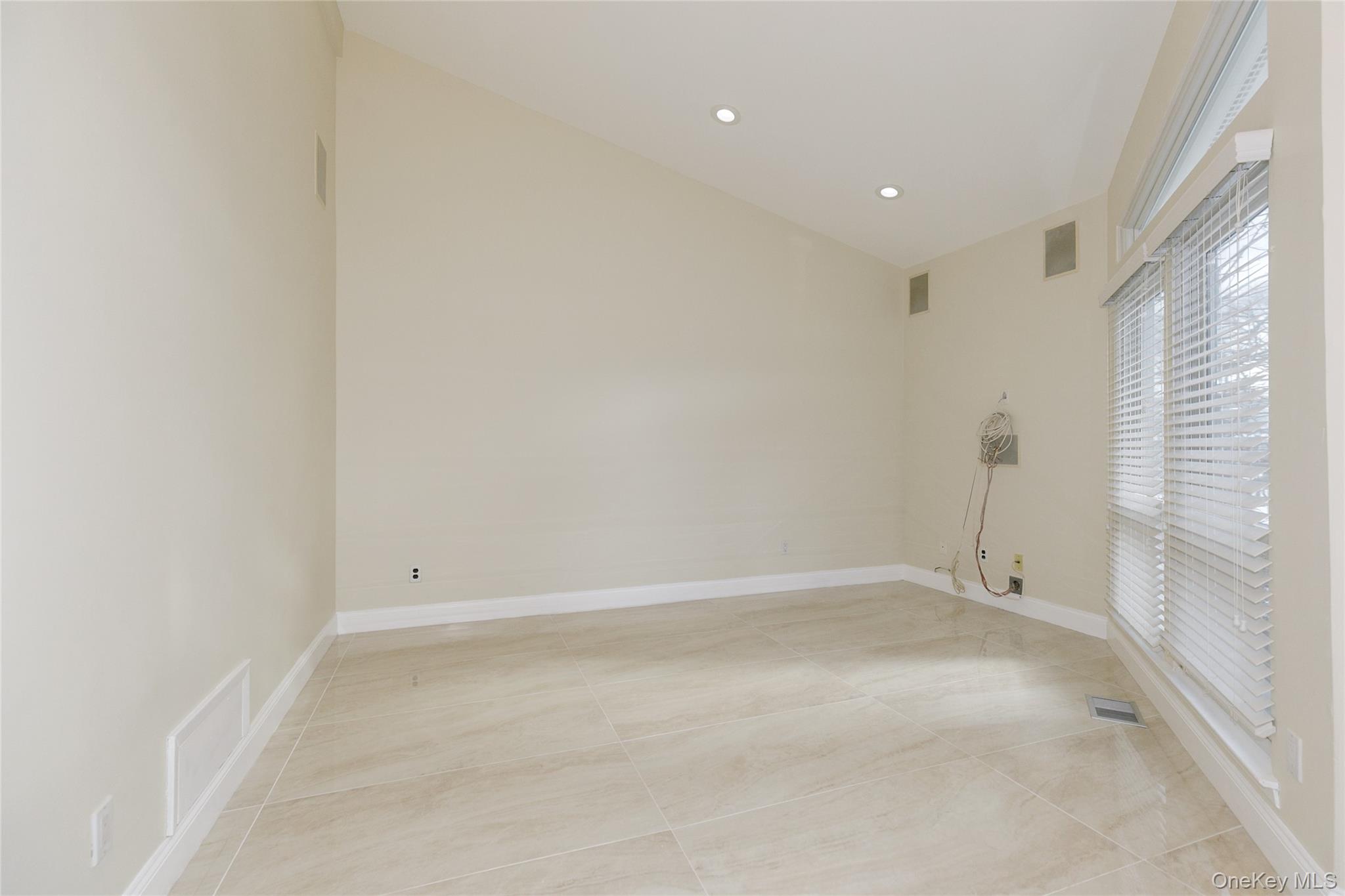 #16 photo, 1 Tiffany Circle, Нассау ‖ Manhasset , NY 11030