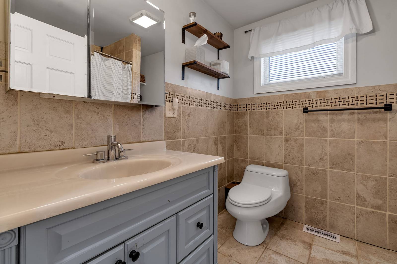 #40 photo, 17 Fath Dr, Cheektowaga , NY 14225