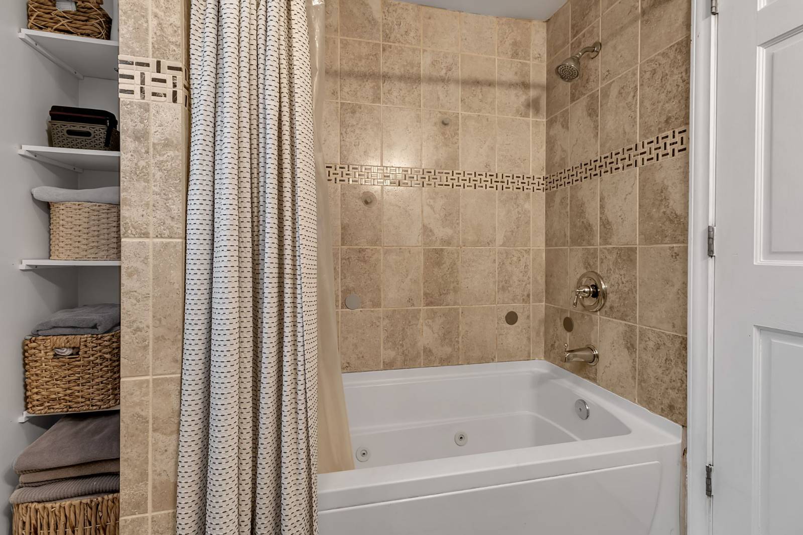 #41 photo, 17 Fath Dr, Cheektowaga , NY 14225