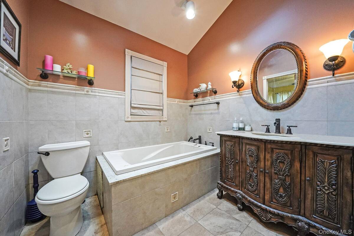 #11 photo, 15951 160th Avenue, Howard Beach , NY 11414