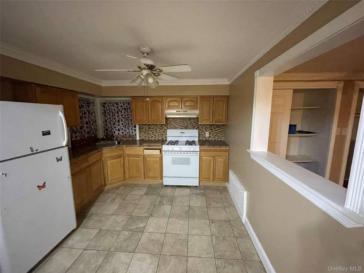 #16 photo, 15951 160th Avenue, Howard Beach , NY 11414