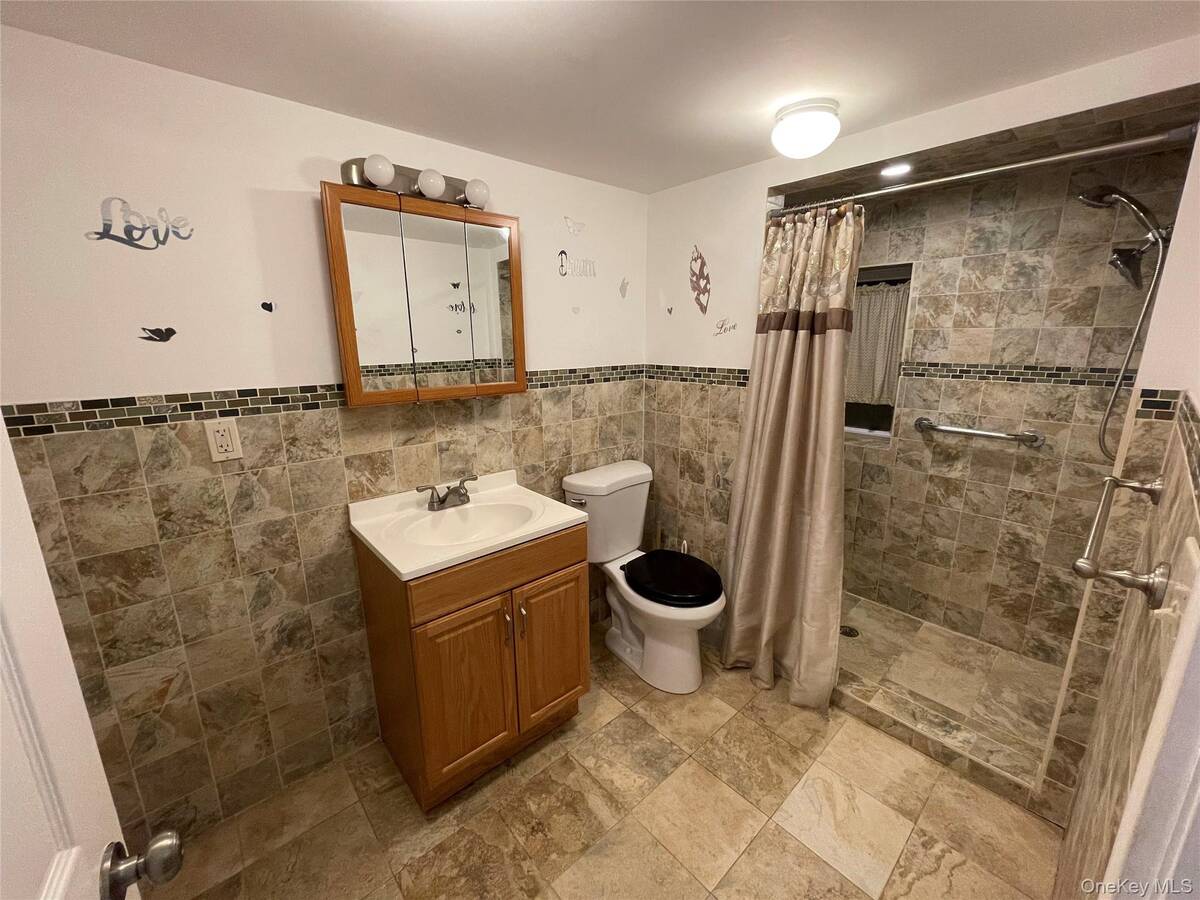 #17 photo, 15951 160th Avenue, Howard Beach , NY 11414