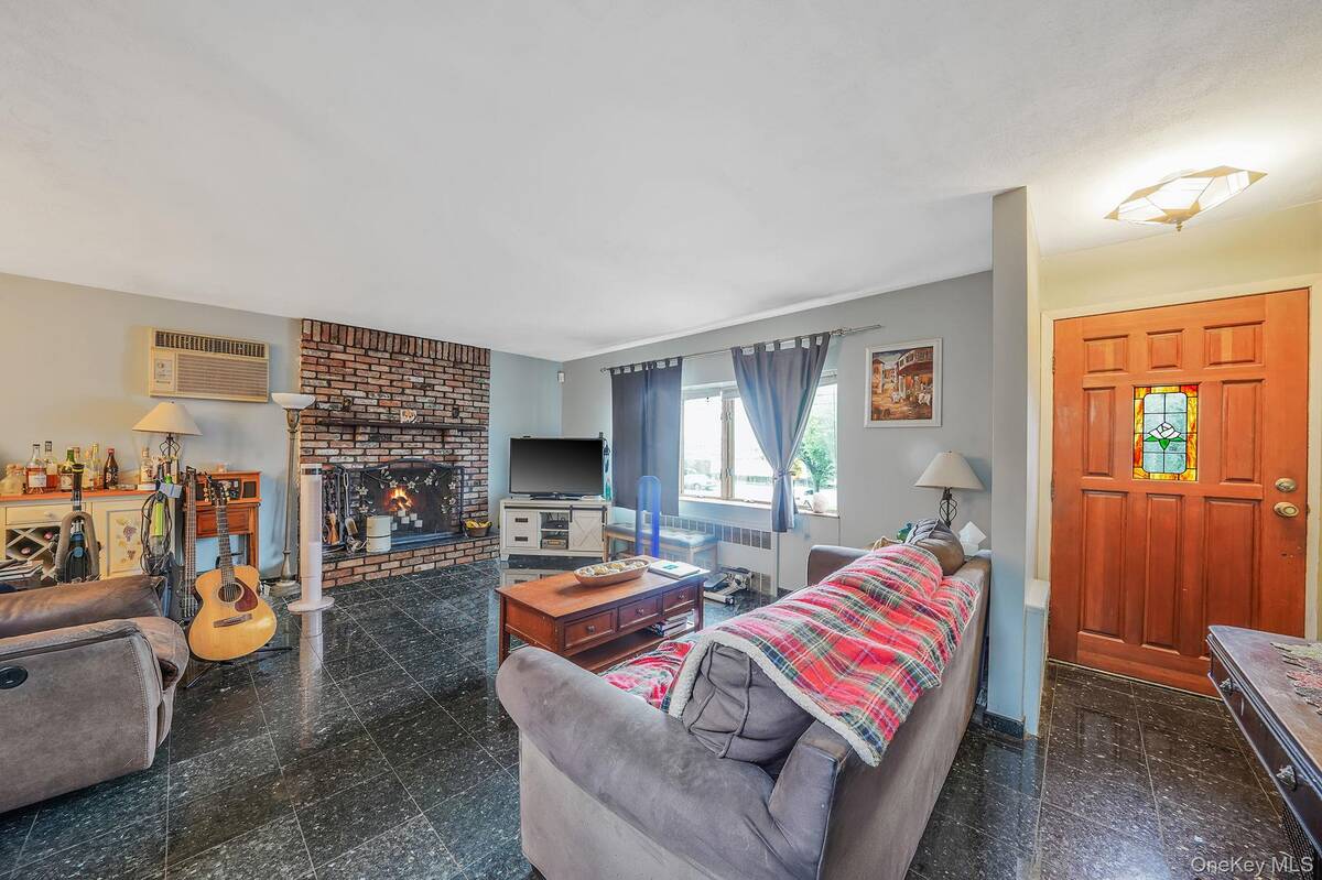 #3 photo, 15951 160th Avenue, Howard Beach , NY 11414