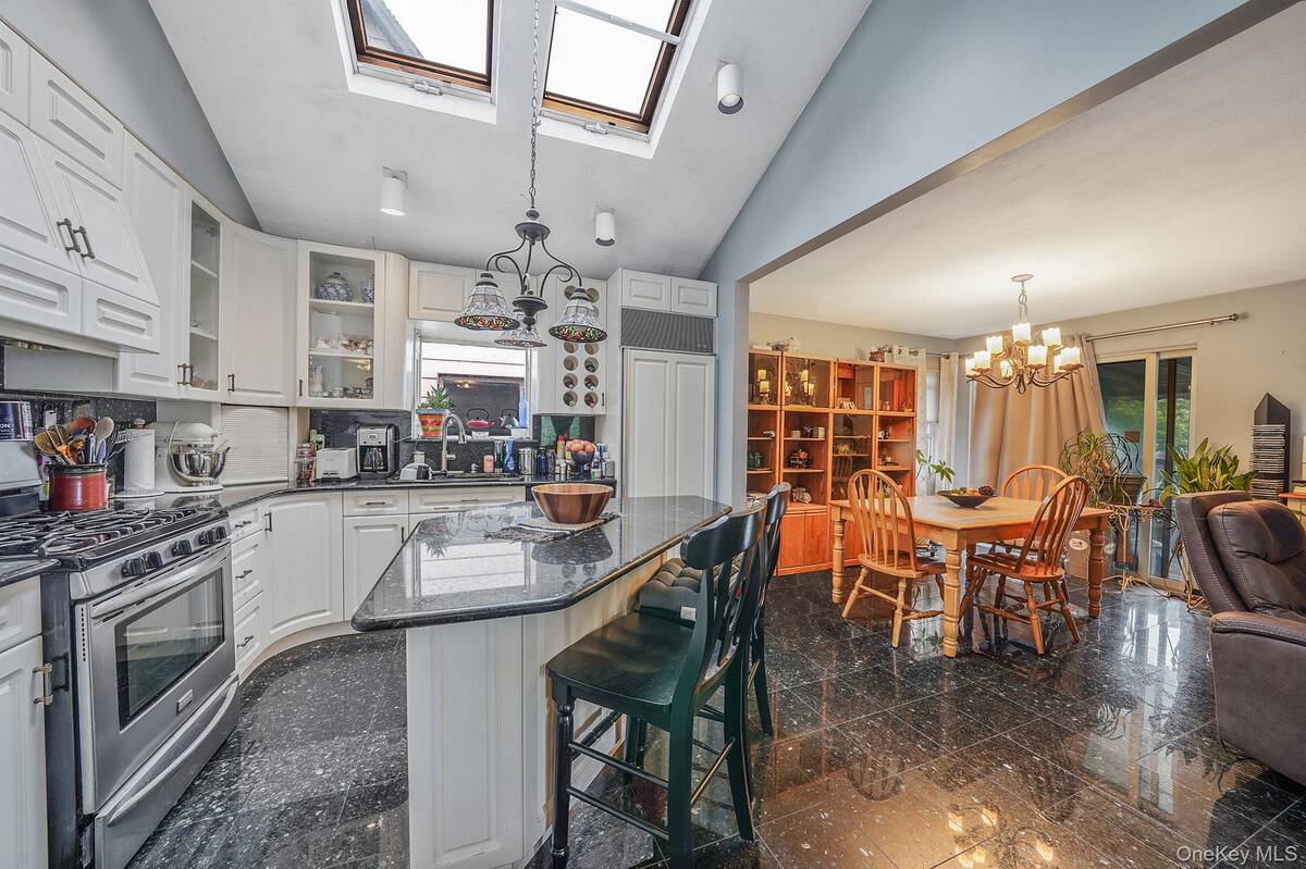 #6 photo, 15951 160th Avenue, Howard Beach , NY 11414