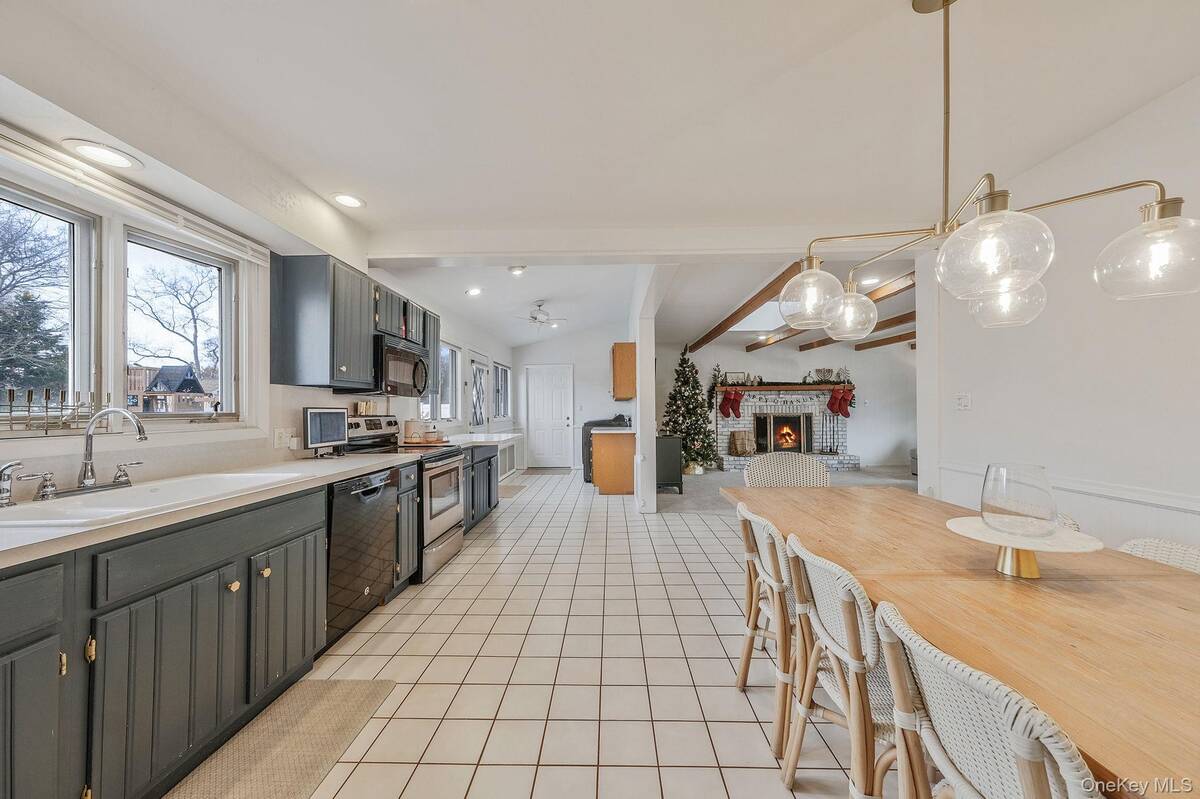 #15 photo, 114 Monroe Avenue, מחוז סאפוק Patchogue , NY 11772