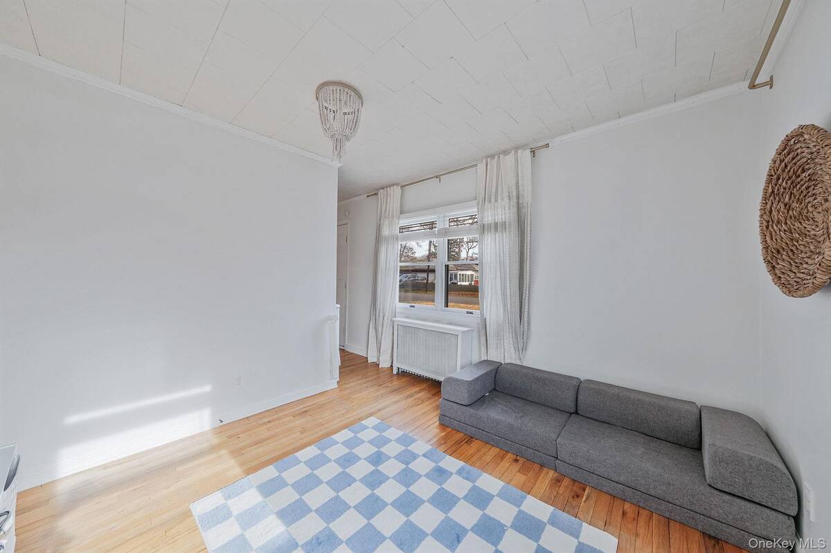 #16 photo, 114 Monroe Avenue, מחוז סאפוק Patchogue , NY 11772