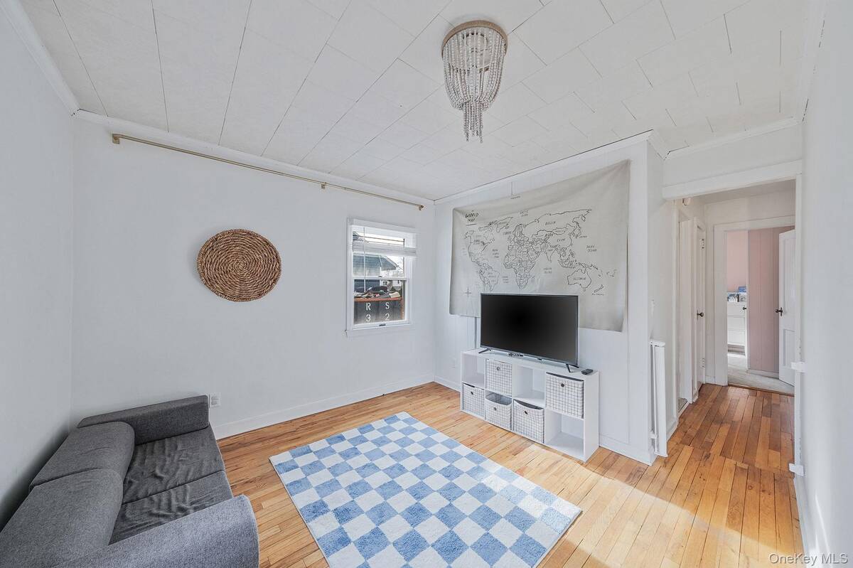 #17 photo, 114 Monroe Avenue, מחוז סאפוק Patchogue , NY 11772